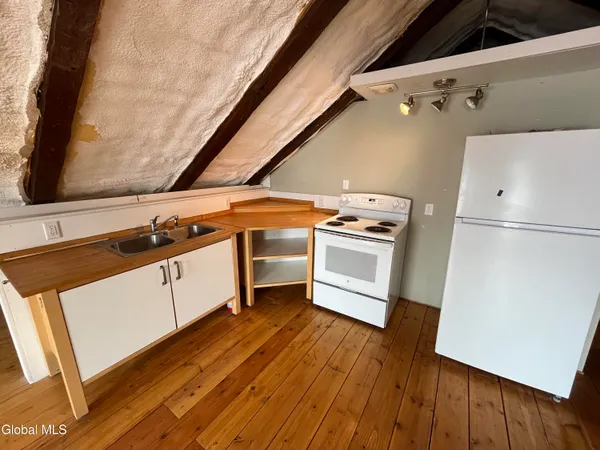 $1,500 | 715 Hudson Avenue, Unit E, Stillwater, NY 12170