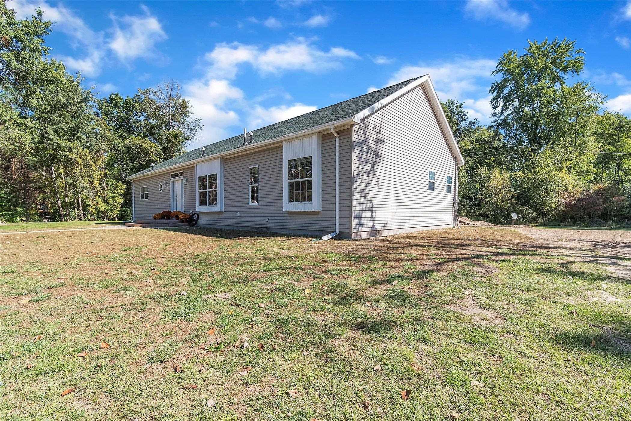 4758 North Meridian Road Hope, MI 48628 - Photo 3 of 65 50091232-2.JPG