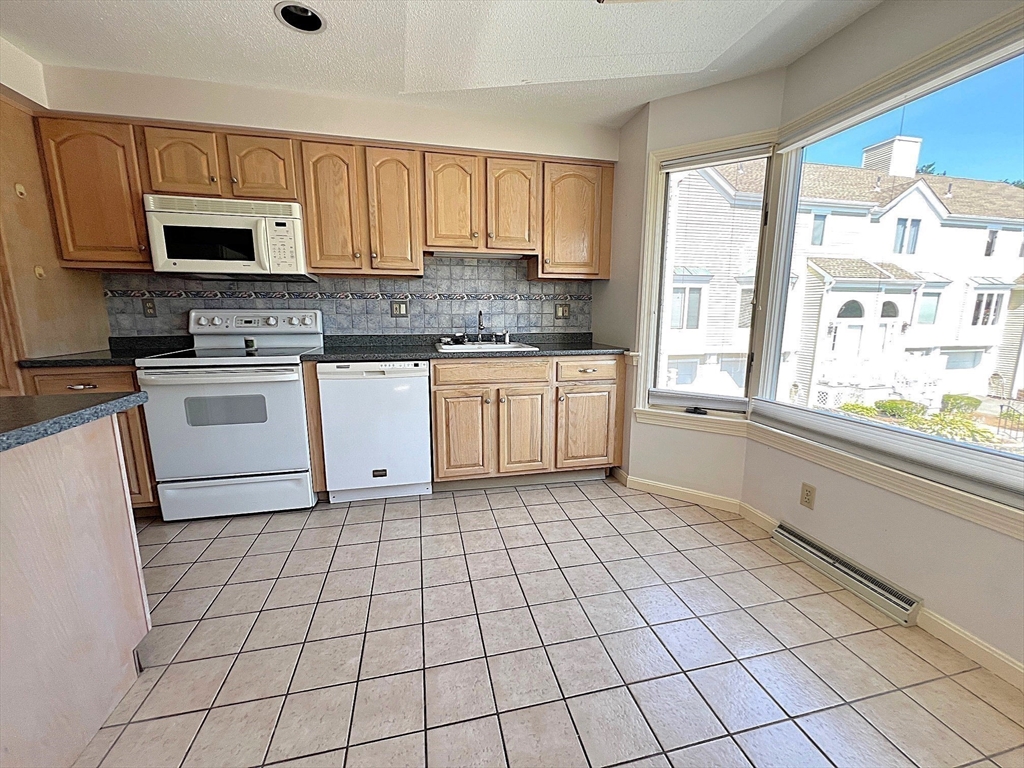 81 Abington Road, Unit 81 Danvers, MA 01923 - Photo 11 of 41