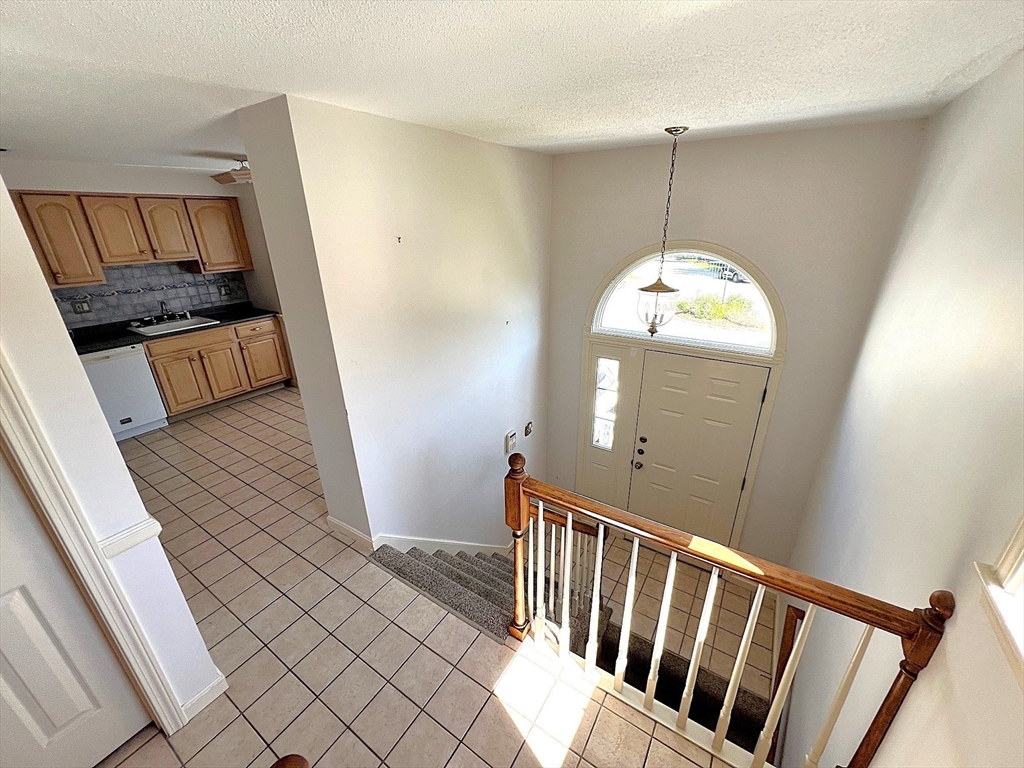 81 Abington Road, Unit 81 Danvers, MA 01923 - Photo 8 of 41