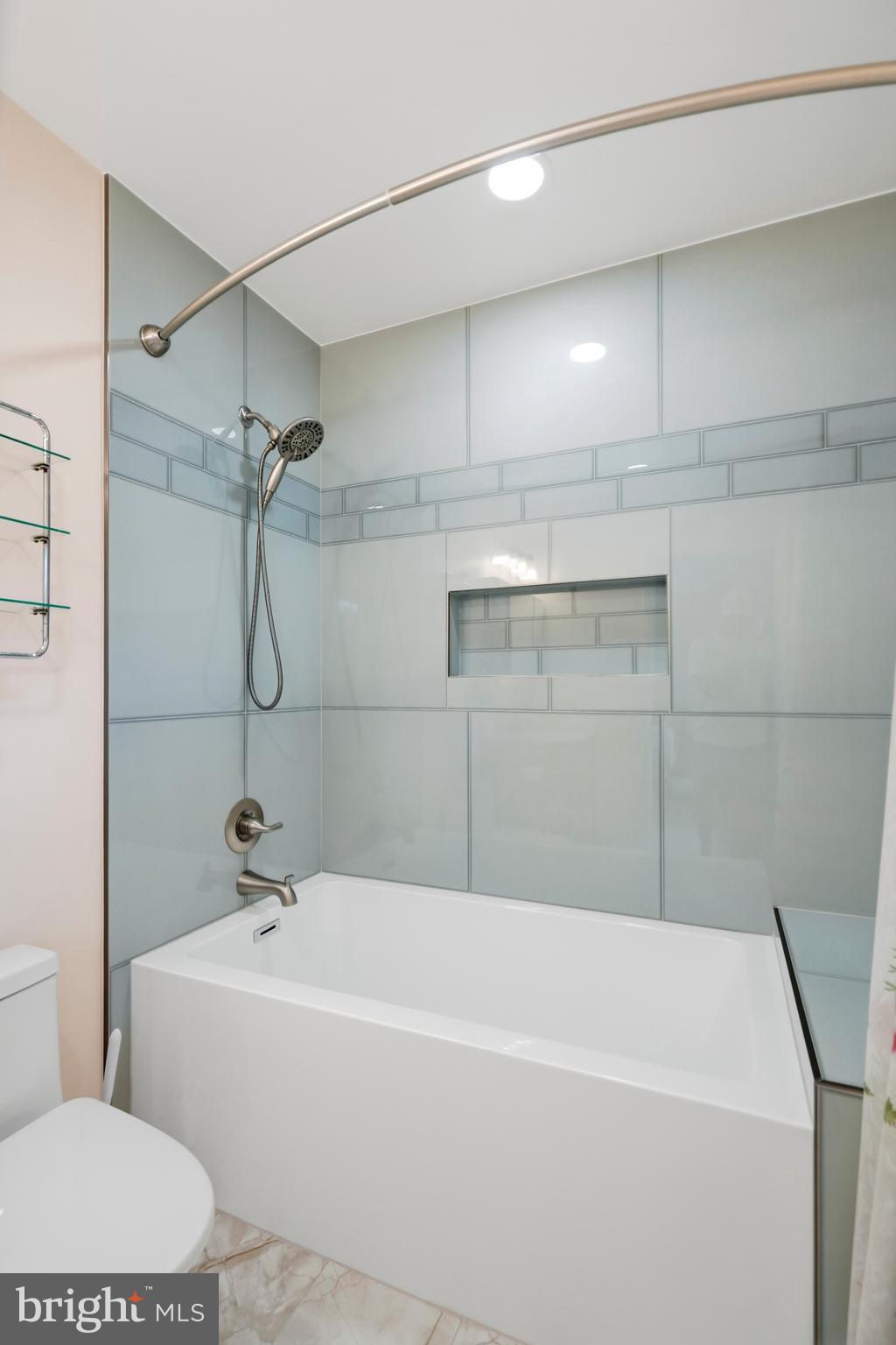 202 Arms Chapel Road Reisterstown, MD 21136 - Photo 18 of 33 Primary Bath with Large Soaking Tub