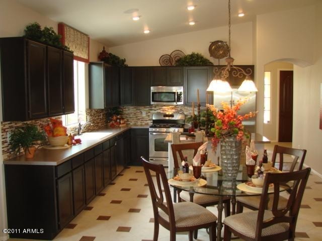 5044 South Key Biscayne Drive Gilbert, AZ 85298 - Photo 6 of 20 Nook & Kitchen