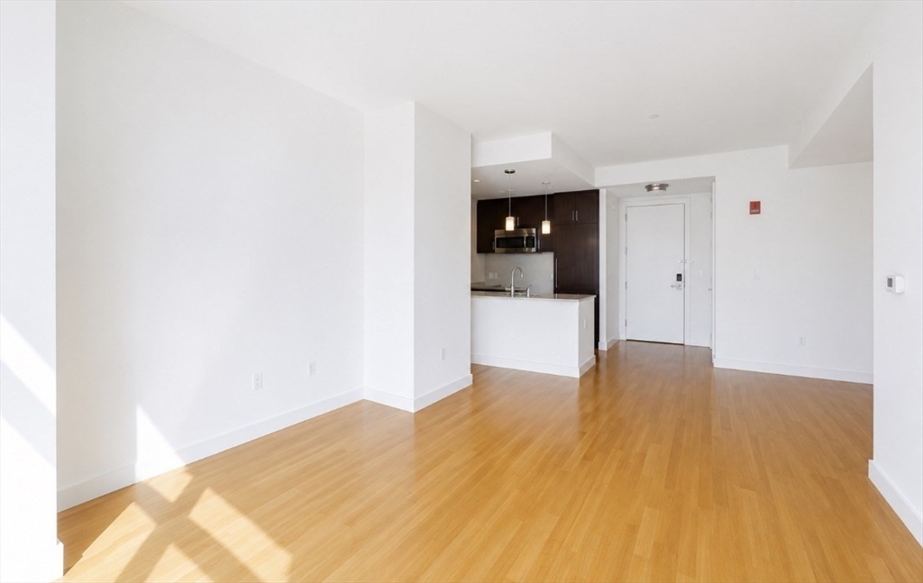 400 Stuart Street, Unit 18G Boston, MA 02116 - Photo 5 of 20 a view of empty room with wooden floor and seating