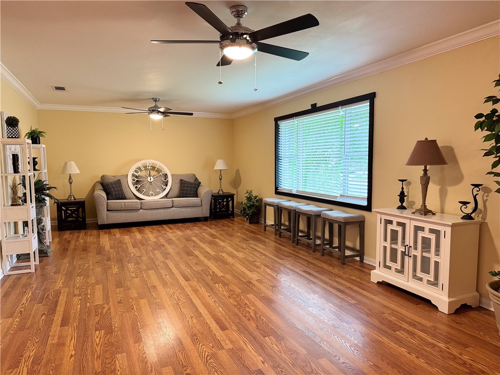 2717 Old Robinson Road Waco, TX 76706 - Photo 2 of 32