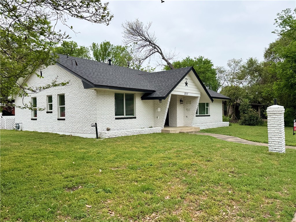 2717 Old Robinson Road Waco, TX 76706 - Photo 4 of 32