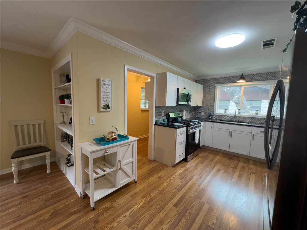 2717 Old Robinson Road Waco, TX 76706 - Photo 9 of 32