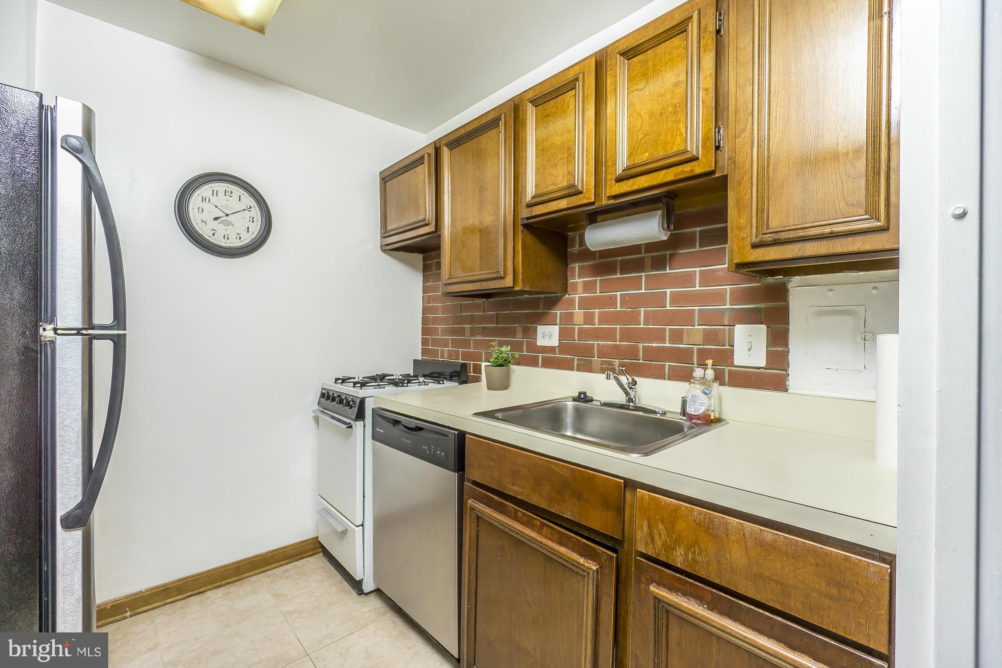1900 Lyttonsville Road, Unit 1101 Silver Spring, MD 20910 - Photo 9 of 30 Kitchen