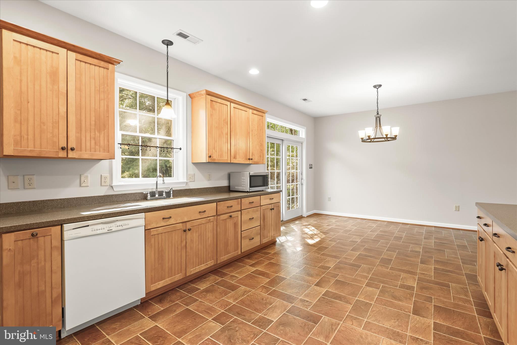 2616 Quebec School Road Middletown, MD 21769 - Photo 55 of 133 Casual Dining Area