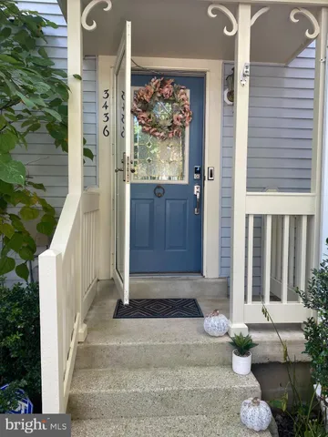 a view of a entrance of the house