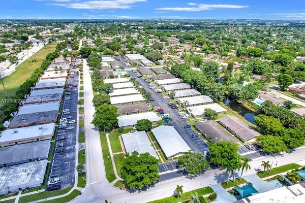 $1,995 | 6951 Southwest 7th Street, Margate, FL 33068