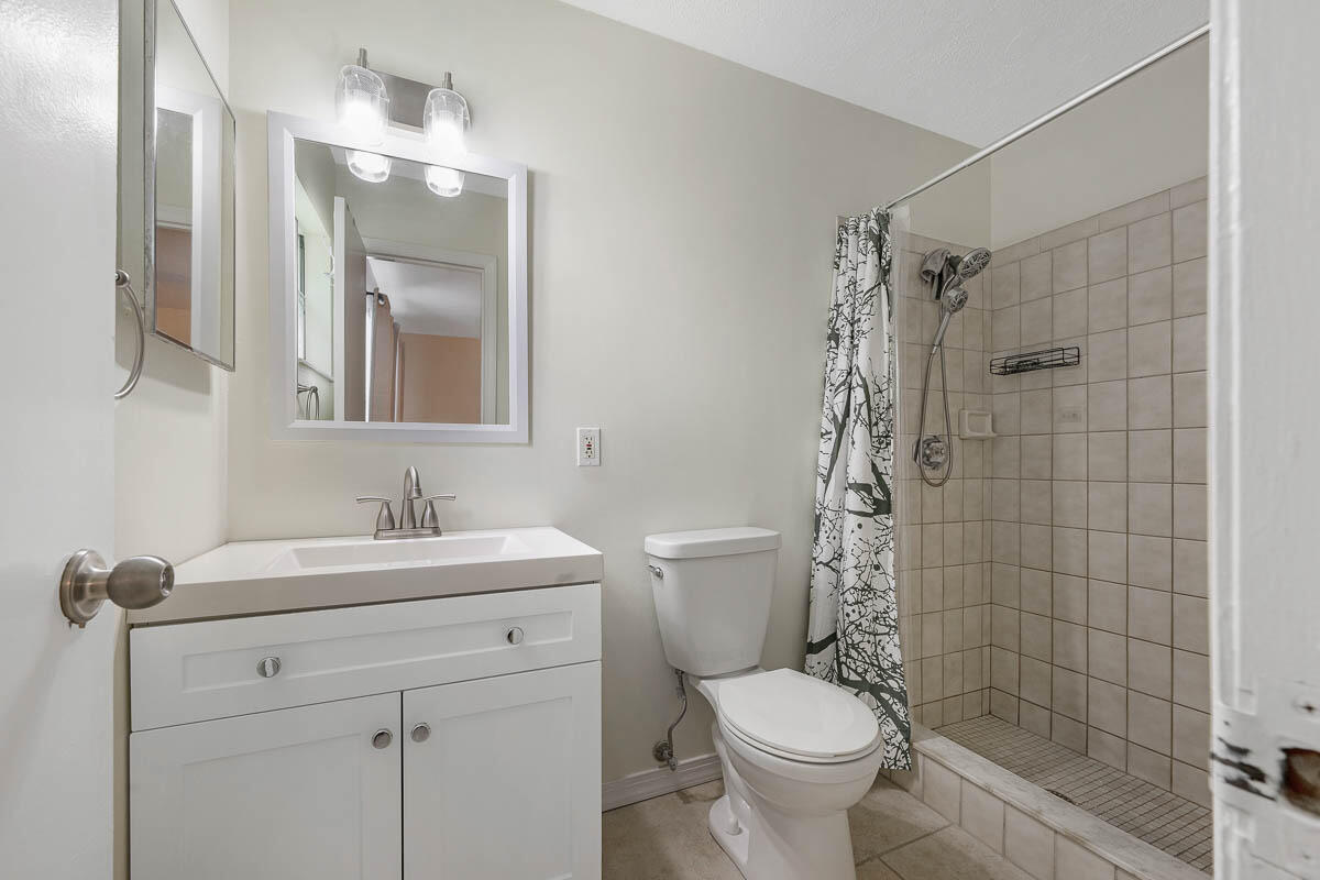 9015 Southeast Hobe Ridge Avenue Hobe Sound, FL 33455 - Photo 15 of 18 Bath 2