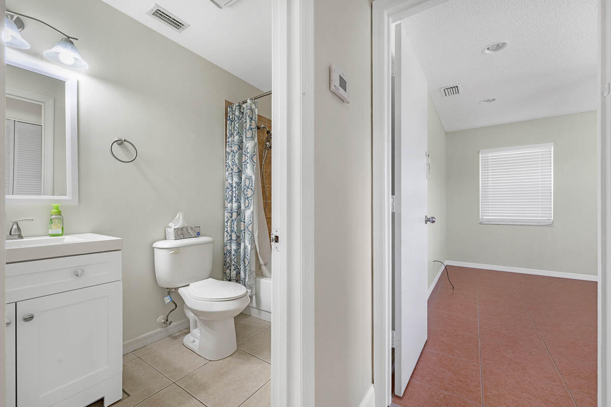 9015 Southeast Hobe Ridge Avenue Hobe Sound, FL 33455 - Photo 18 of 18 Bathroom 2