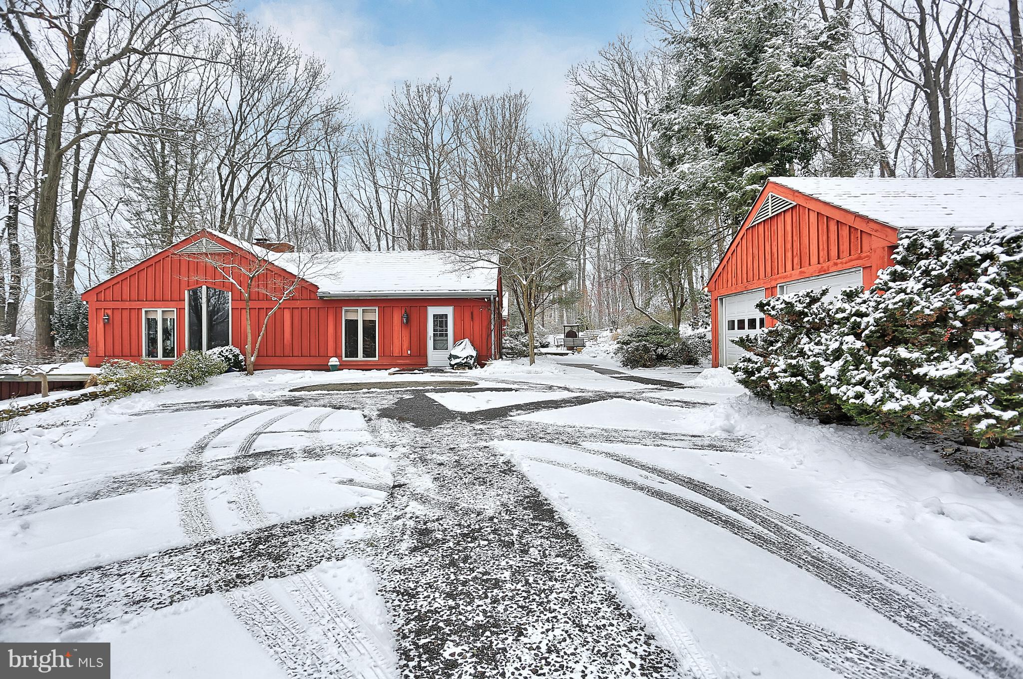 219 Fox Hollow Road Pequea, PA 17565 - Photo 23 of 24 Side View & Garage