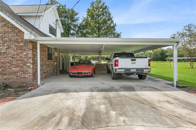 $389,000 | 10480 Bueche Road, Erwinville, LA 70729