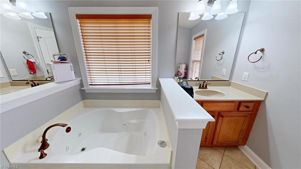 4413 Edbury Court High Point, NC 27265 - Photo 27 of 39 Primary Bath