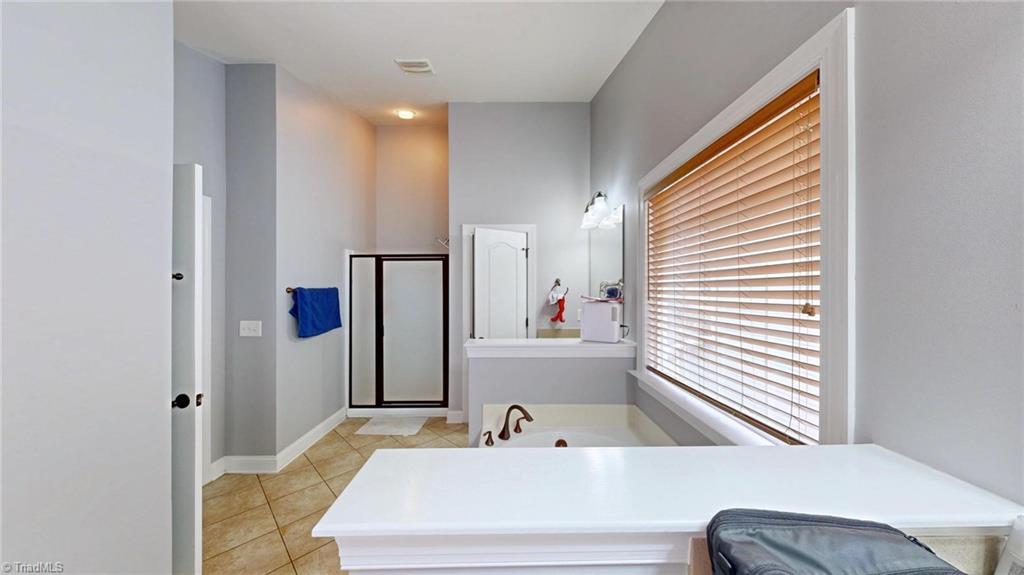 4413 Edbury Court High Point, NC 27265 - Photo 28 of 39 Primary Bath