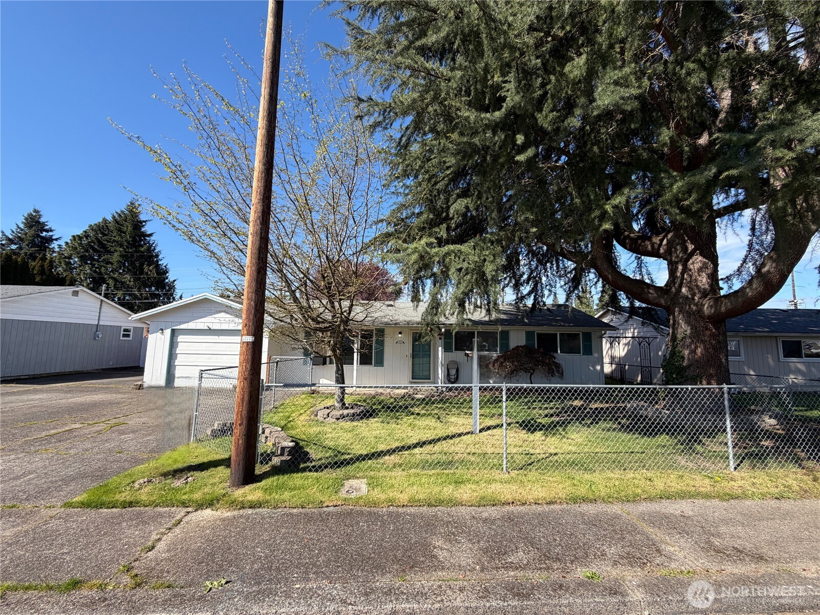 359 Douglas Street Longview, WA 98632 - Photo 1 of 30