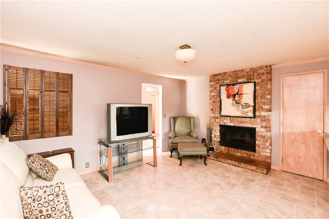 8810 Northeast 195th Street Bothell, WA 98011 - Photo 5 of 25