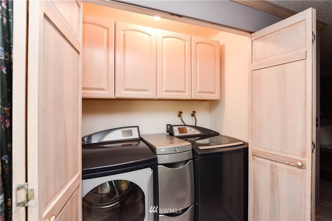 8810 Northeast 195th Street Bothell, WA 98011 - Photo 10 of 25