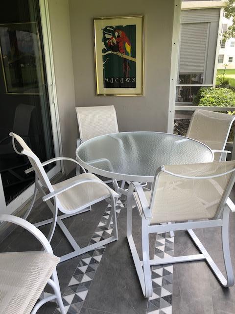 3980 Oaks Clubhouse Drive, Unit 101 Pompano Beach, FL 33069 - Photo 3 of 31 Patio