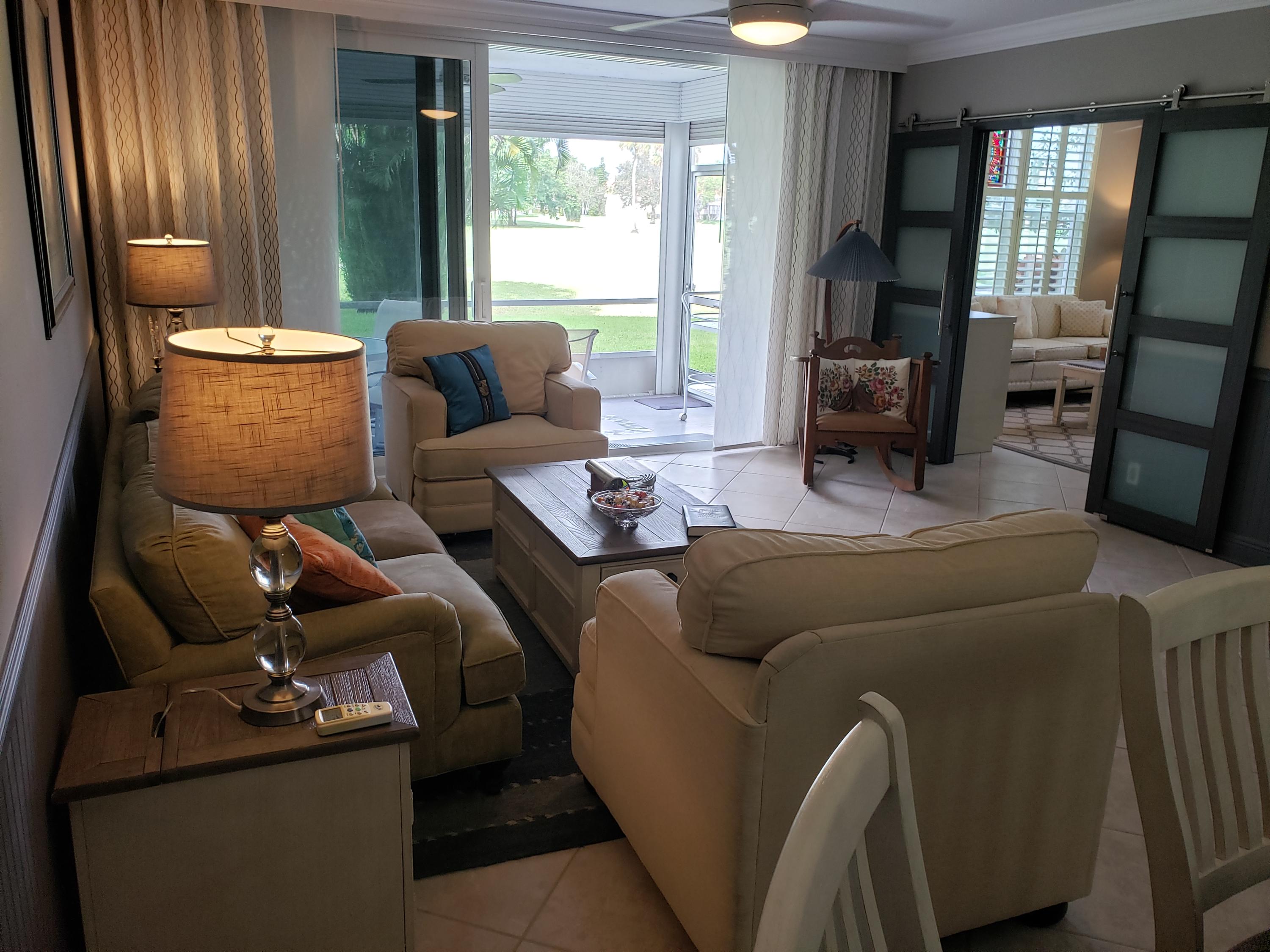 3980 Oaks Clubhouse Drive, Unit 101 Pompano Beach, FL 33069 - Photo 10 of 31 living Room