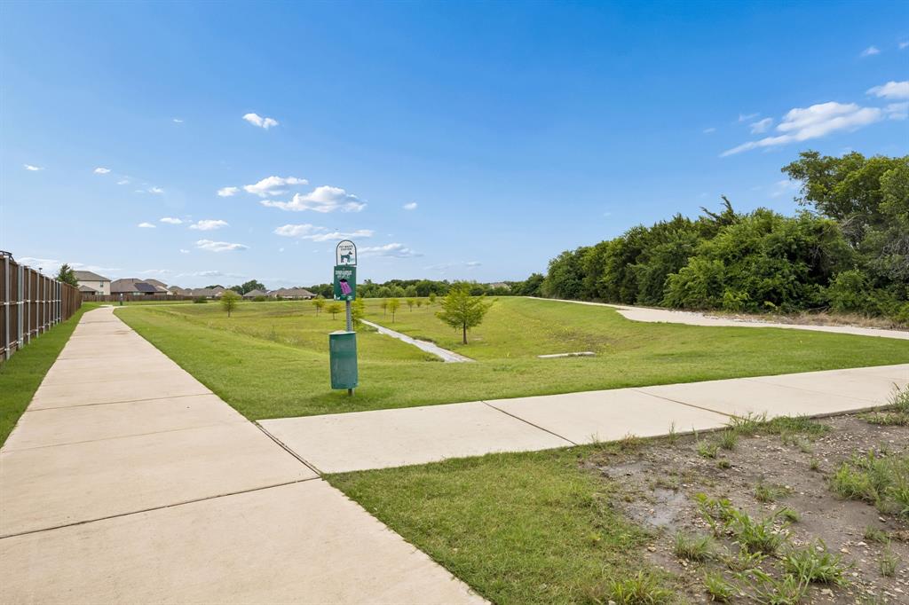 638 Hazeltine Road Red Oak, TX 75154 - Photo 28 of 29 a view of a basket ball ground