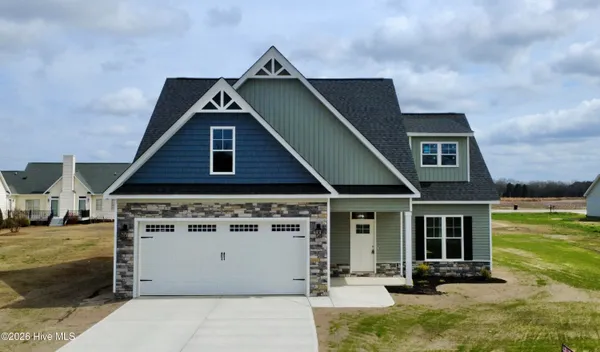 $389,900 | 3763 Huntcliff Drive, La Grange, NC 28551