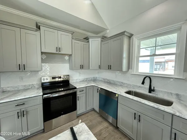 $389,900 | 3763 Huntcliff Drive, La Grange, NC 28551