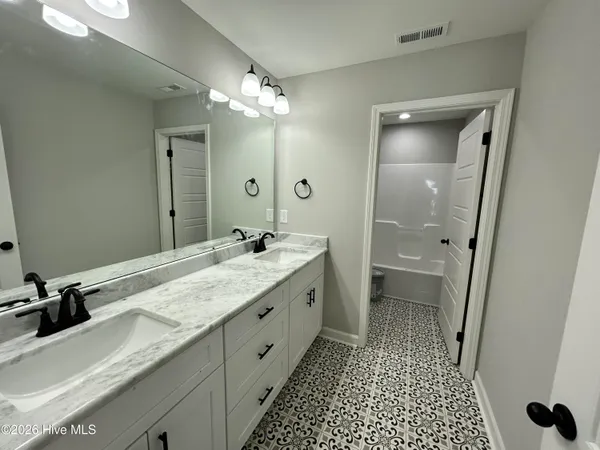 $389,900 | 3763 Huntcliff Drive, La Grange, NC 28551