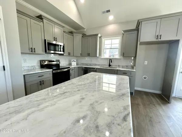 $389,900 | 3763 Huntcliff Drive, La Grange, NC 28551