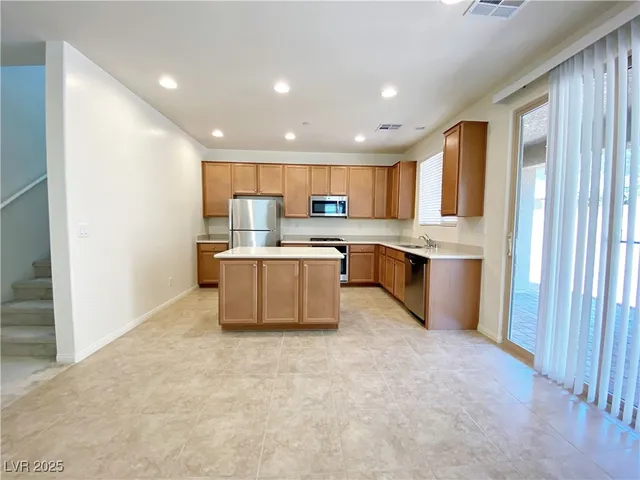 $2,100 | 362 Espressivo Street, Henderson, NV 89011