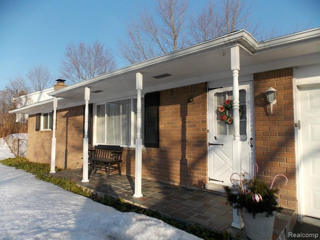 2272 Oklahoma Avenue Rochester, MI 48309 - Photo 2 of 39 Front Porch
