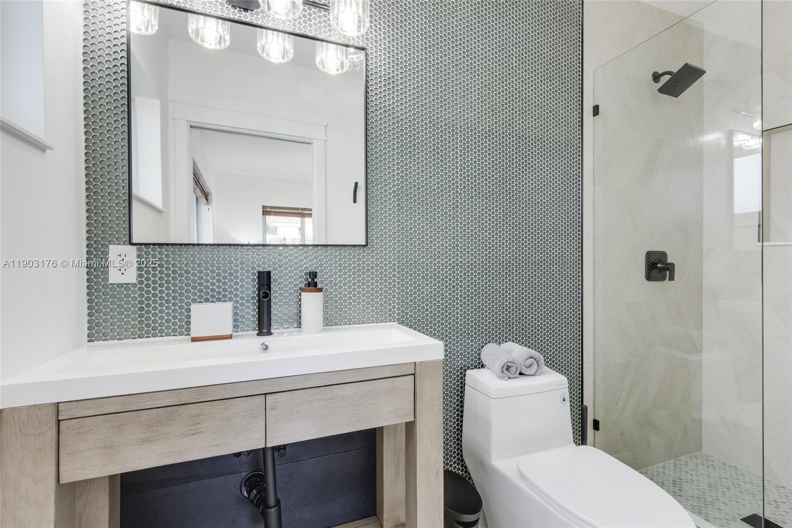 431 Southwest 20th Road Miami, FL 33129 - Photo 25 of 41
