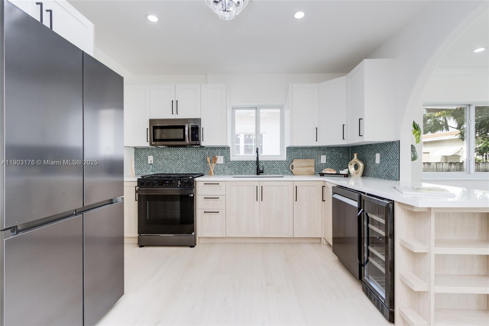 431 Southwest 20th Road Miami, FL 33129 - Photo 5 of 41