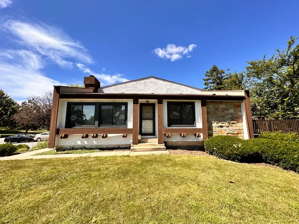 $2,950 | 183 Cascade Drive, Indian Head Park, IL 60525