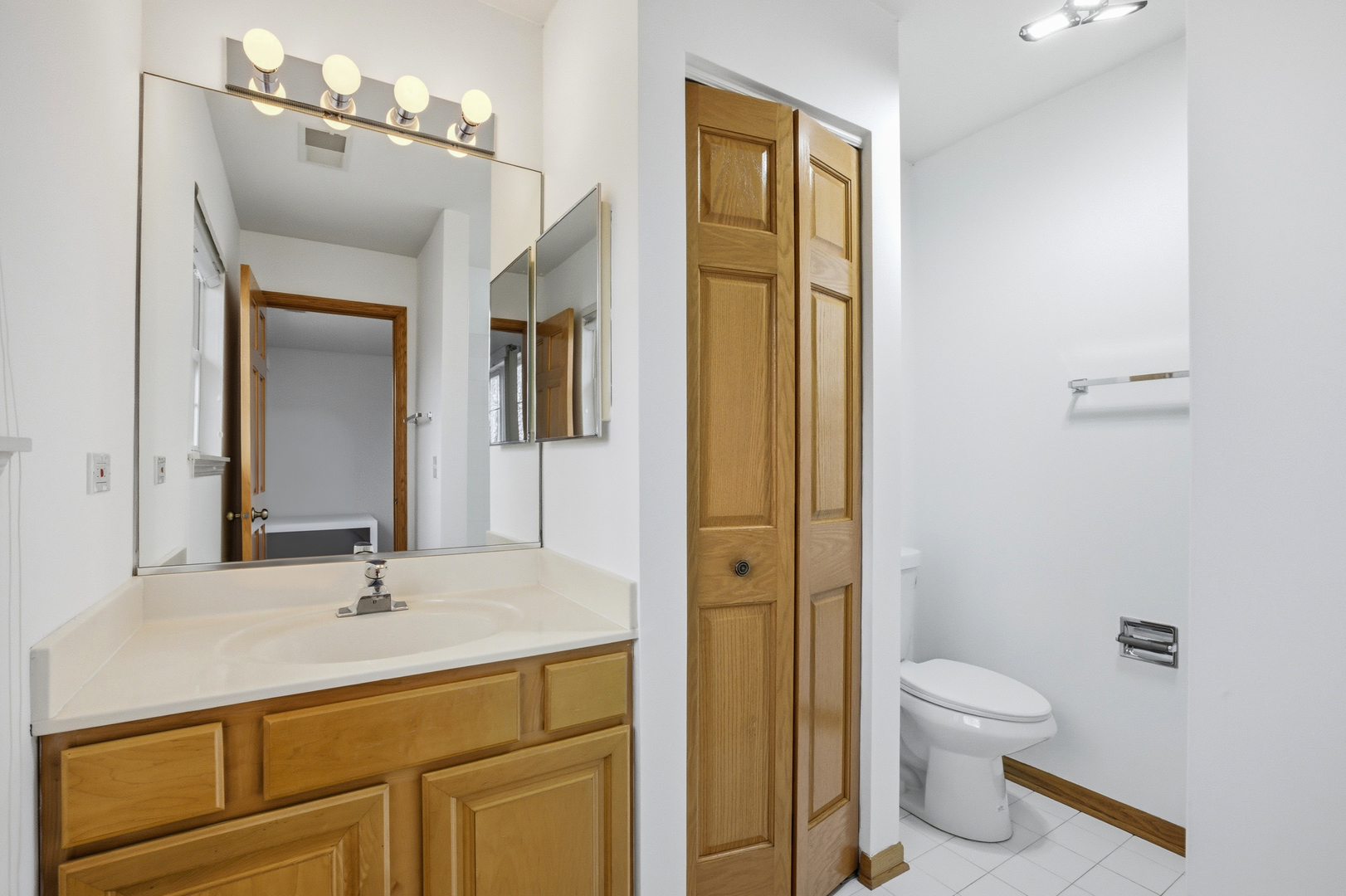 2812 Stuart Kaplan Court Aurora, IL 60503 - Photo 21 of 34 a bathroom with a sink a toilet and shower