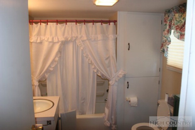 409 Robe Shull Road Mountain City, TN 37683 - Photo 4 of 12 Gallery Image 4