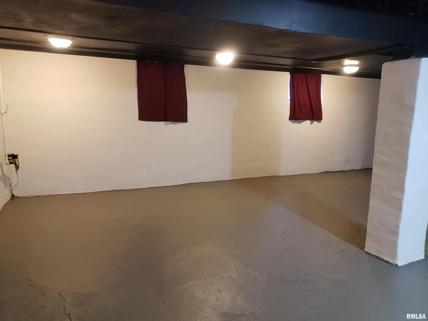 212 44th Street Moline, IL 61265 - Photo 19 of 23 a view of an empty room