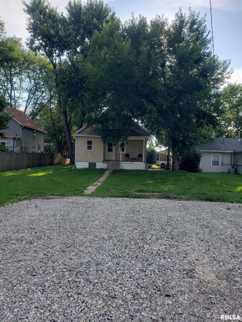212 44th Street Moline, IL 61265 - Photo 22 of 23 a house with garden in front of it