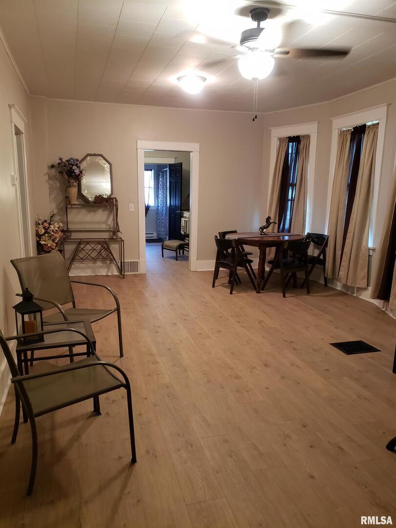 212 44th Street Moline, IL 61265 - Photo 4 of 23 a living room with furniture