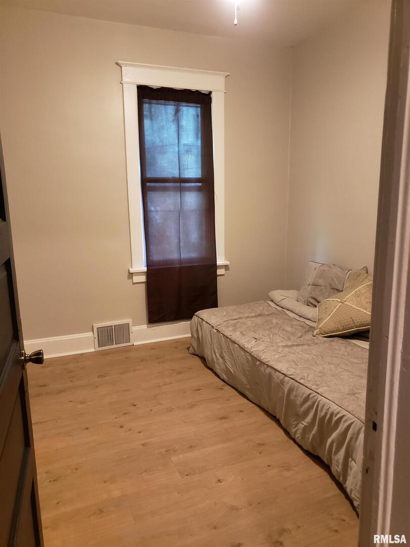 212 44th Street Moline, IL 61265 - Photo 5 of 23 a bedroom with a bed and a window