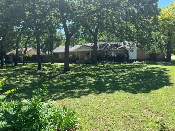 $2,900 | 406 South Main Street, Euless, TX 76040