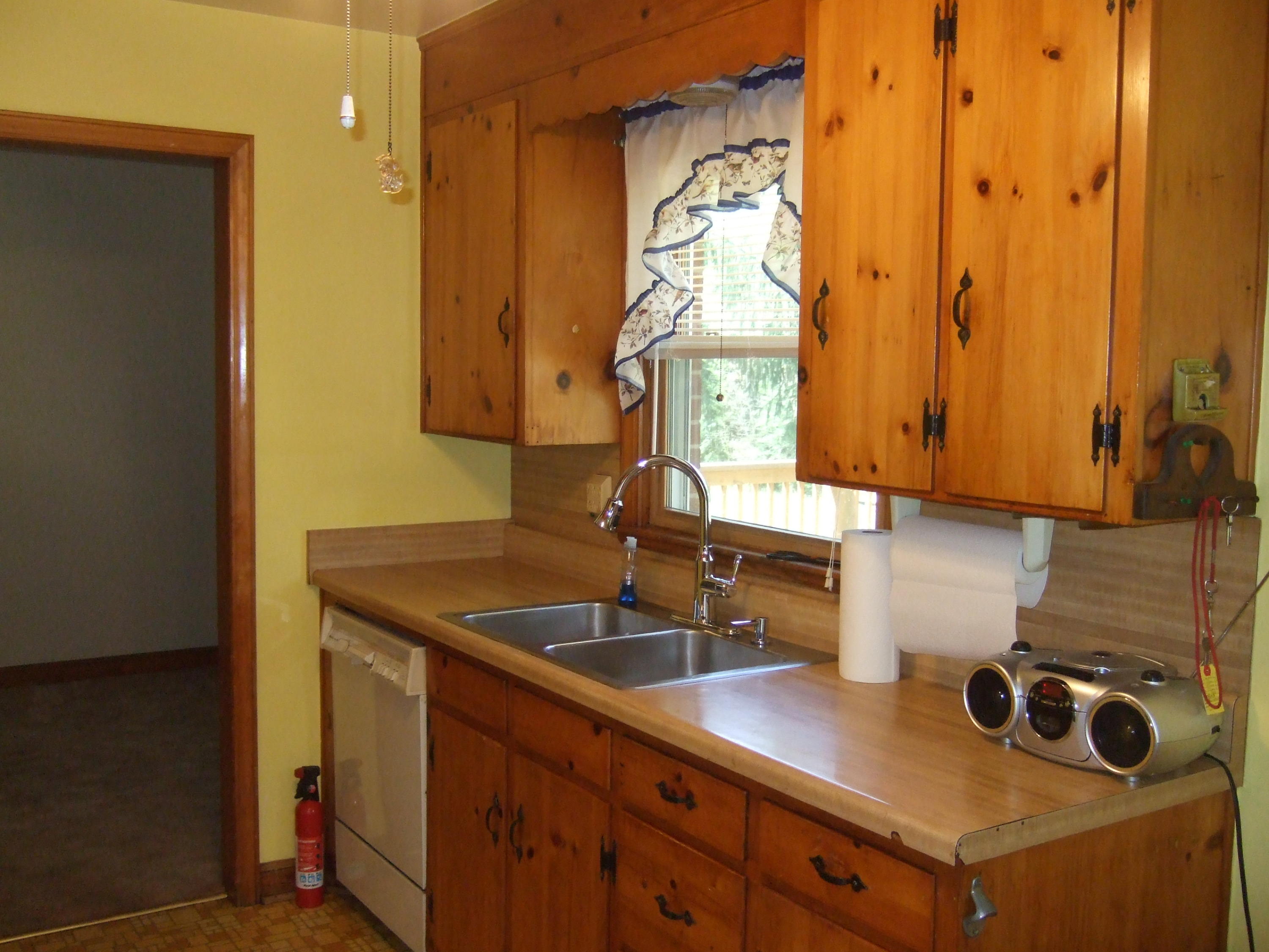 2752 Green Ridge Road Roanoke, VA 24019 - Photo 2 of 17 a kitchen with a sink and a cabinets