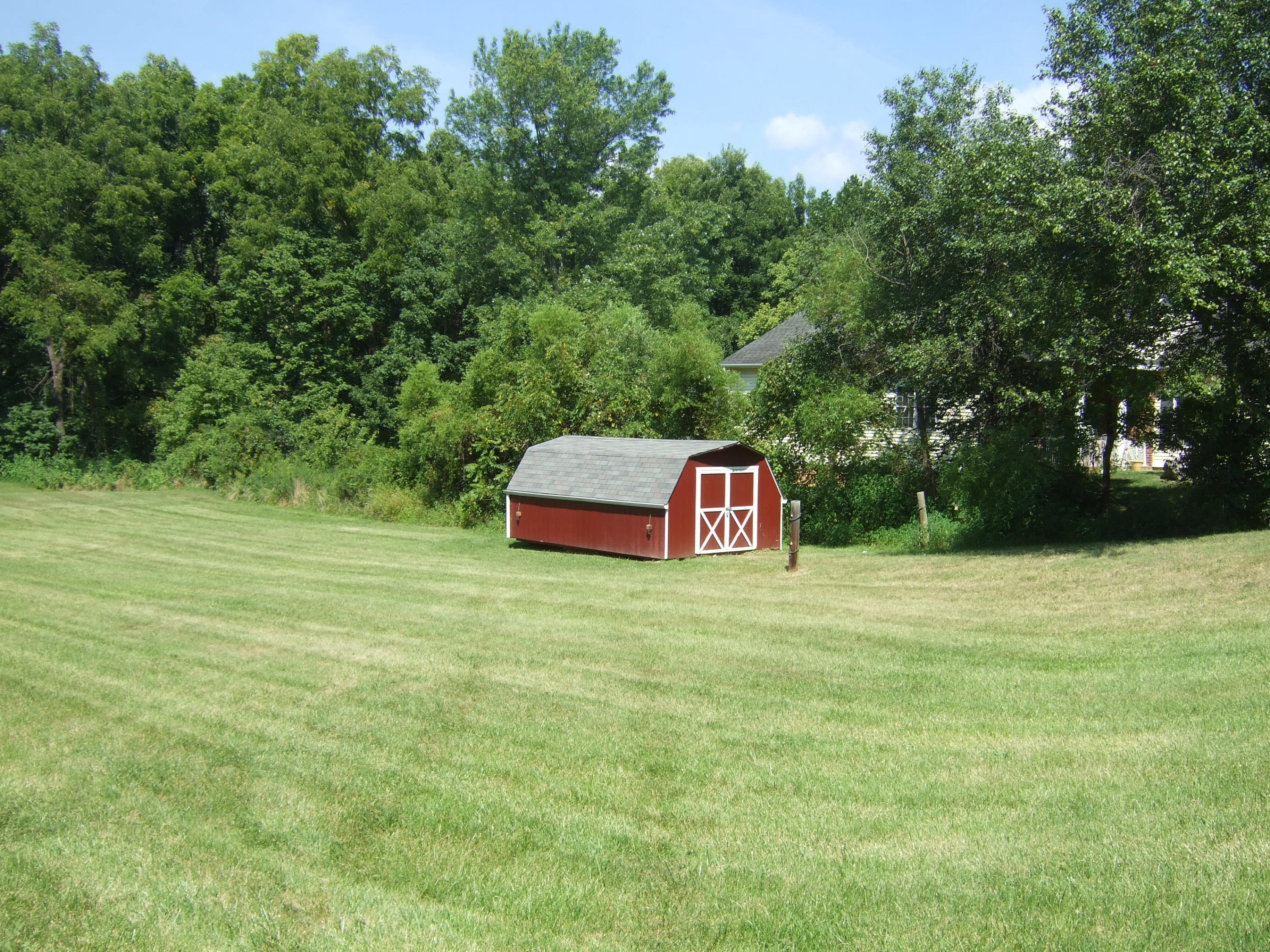 2752 Green Ridge Road Roanoke, VA 24019 - Photo 13 of 17 a big yard with large trees