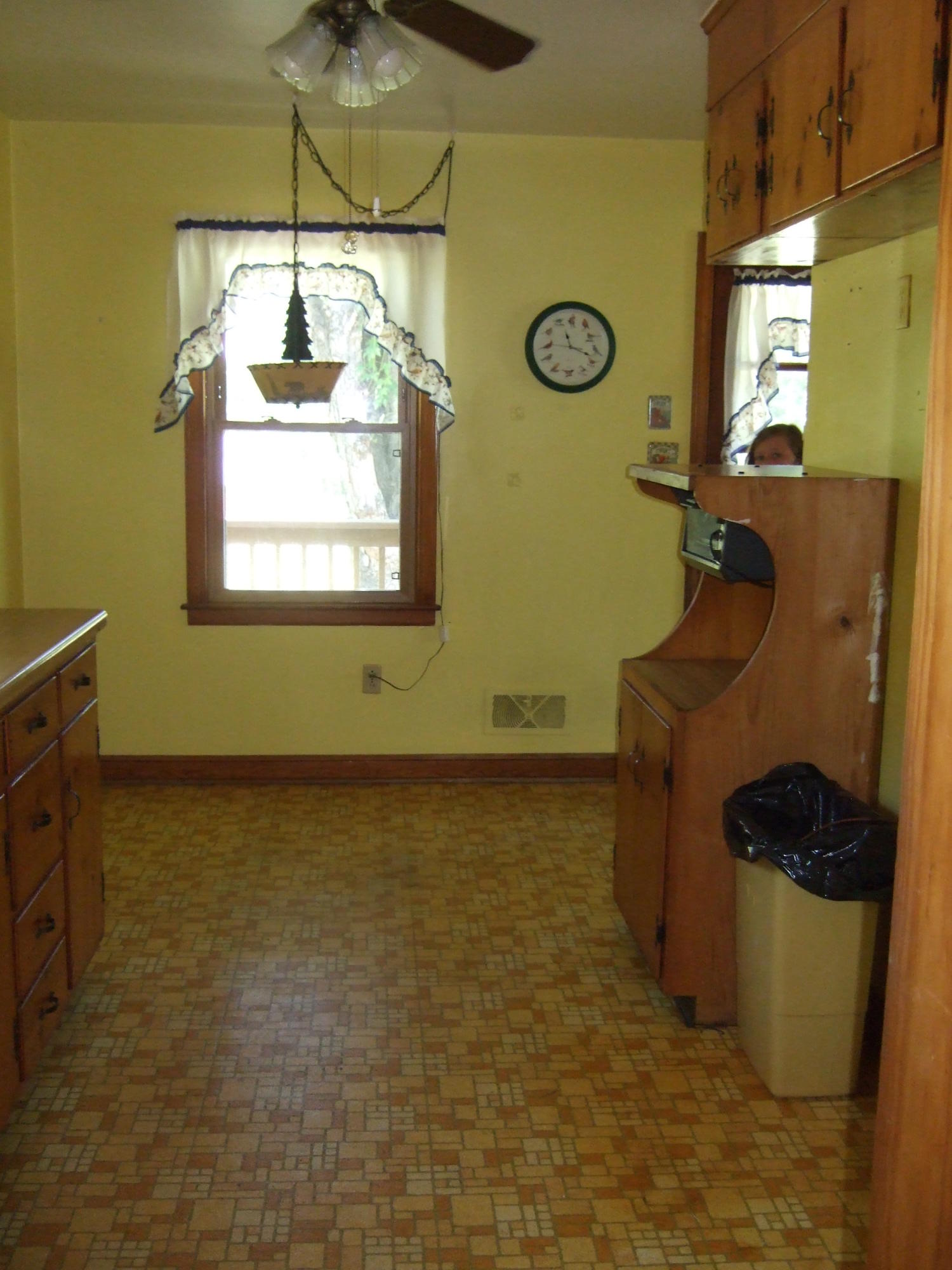 2752 Green Ridge Road Roanoke, VA 24019 - Photo 3 of 17 a bathroom with a sink and a mirror
