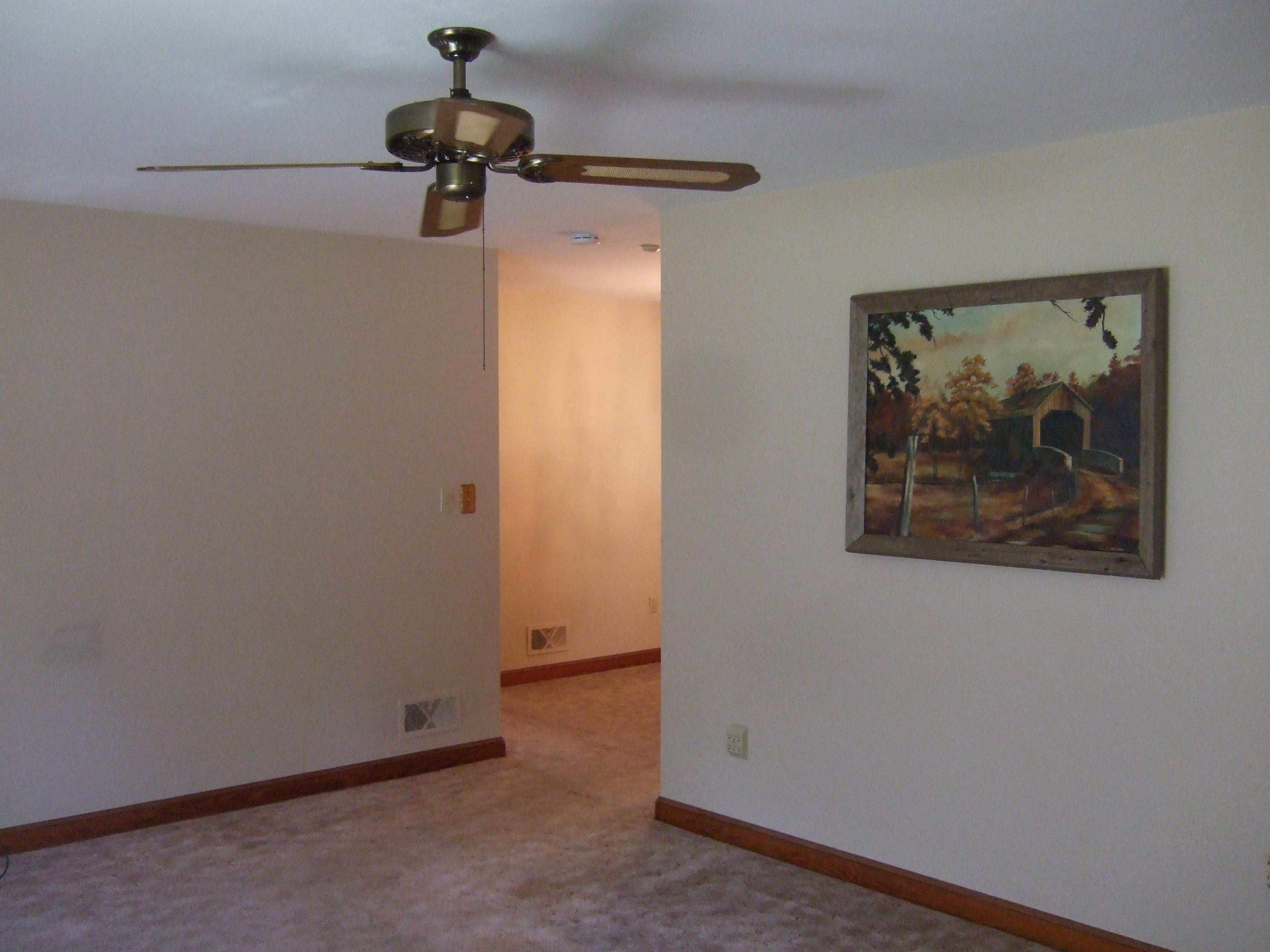 2752 Green Ridge Road Roanoke, VA 24019 - Photo 4 of 17 a view of a hallway