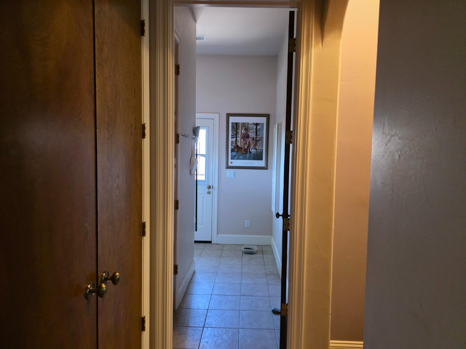 1072 Rorden Avenue Selma, CA 93662 - Photo 20 of 40 a view of a bathroom from a hallway