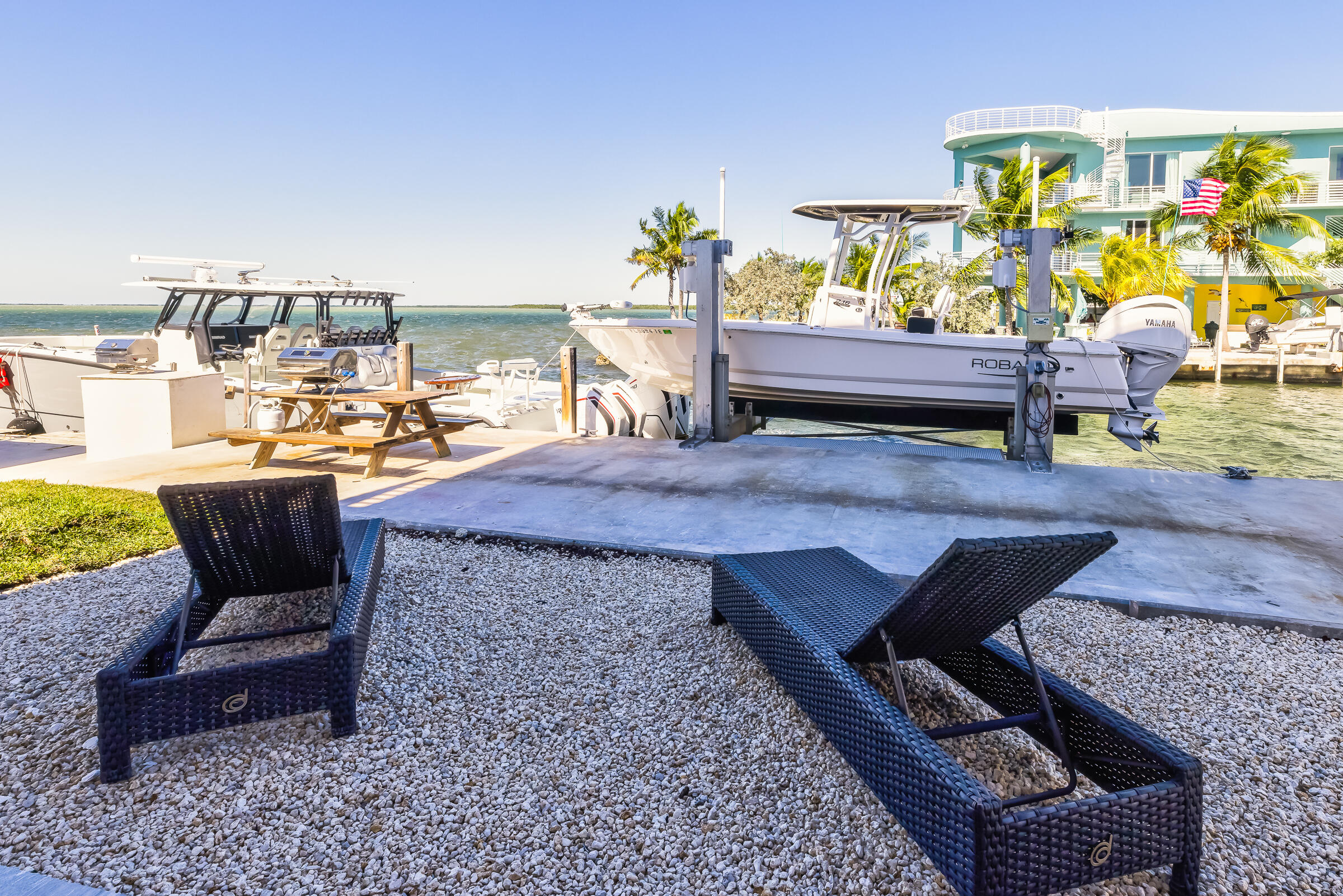 45 Cormorant Drive Key Largo, FL 33037 - Photo 35 of 51 a living room with furniture