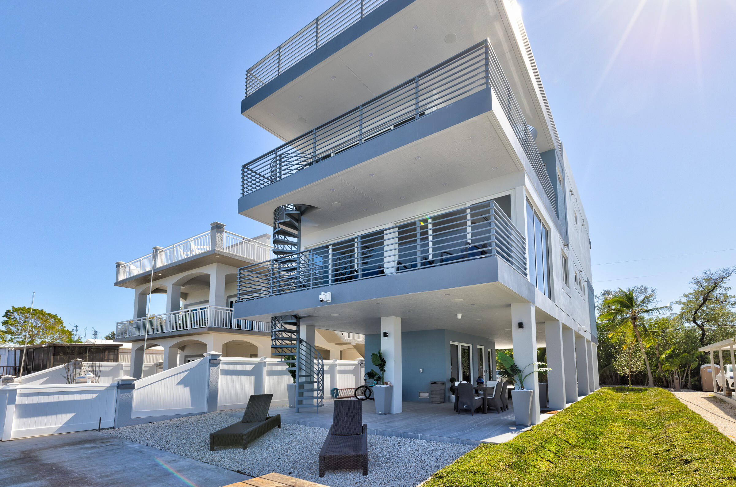45 Cormorant Drive Key Largo, FL 33037 - Photo 38 of 51 a view of a building with a fountain