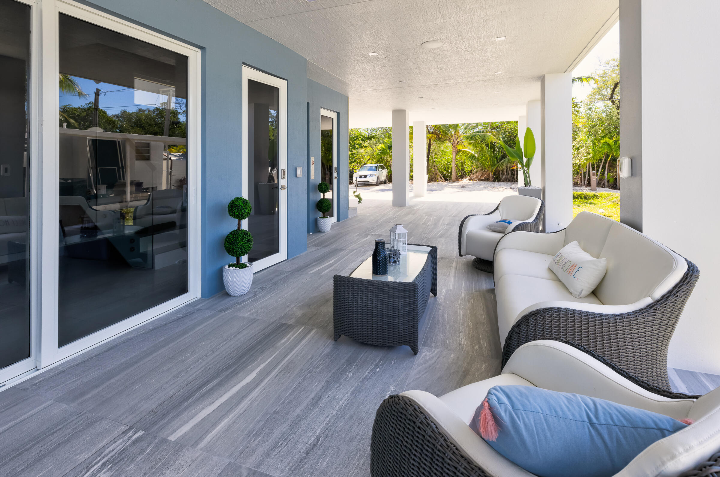 45 Cormorant Drive Key Largo, FL 33037 - Photo 39 of 51 a living room with furniture and a large window